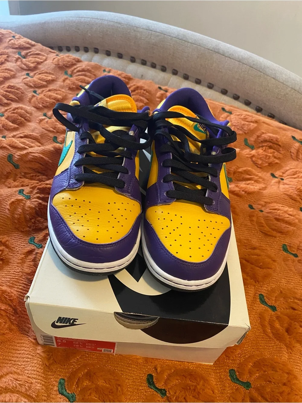 Nike Low-Top Sneakers in Yellow, Purple and Teal